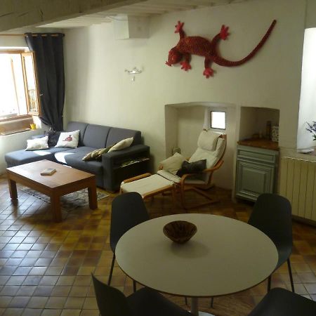 Une Maison Dans Le Village Ribiers Buitenkant foto