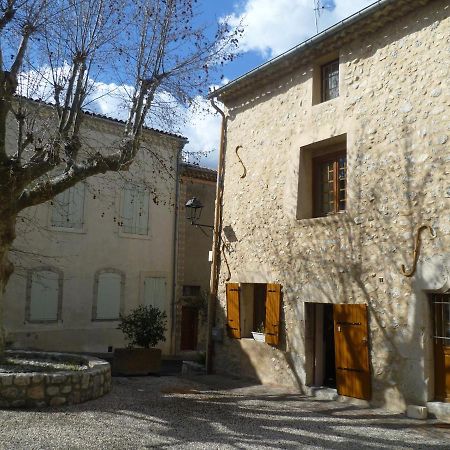Une Maison Dans Le Village Ribiers Buitenkant foto