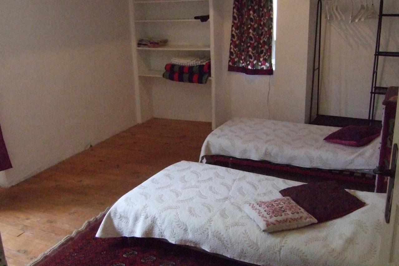 Une Maison Dans Le Village Ribiers Buitenkant foto