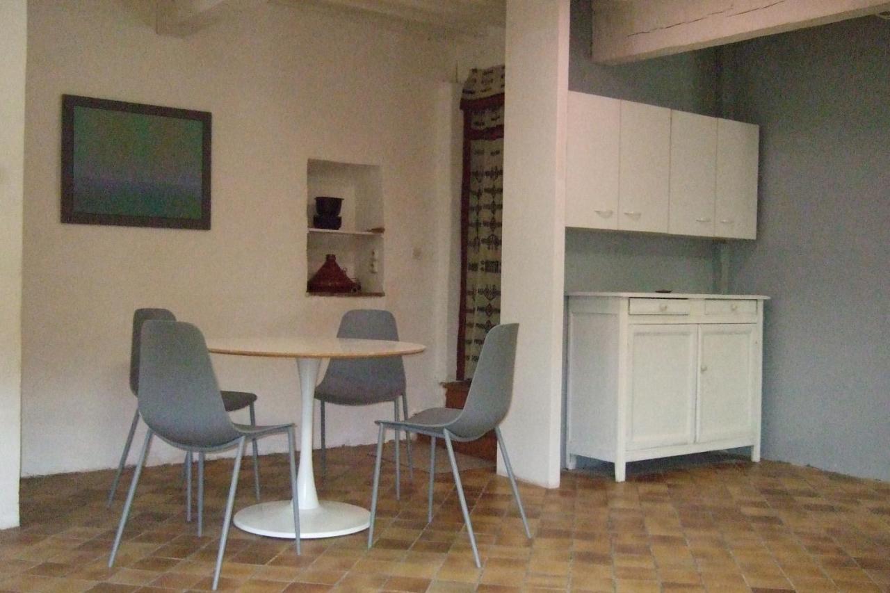 Une Maison Dans Le Village Ribiers Buitenkant foto