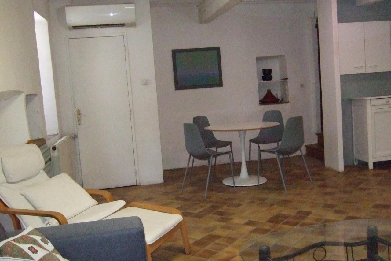Une Maison Dans Le Village Ribiers Buitenkant foto