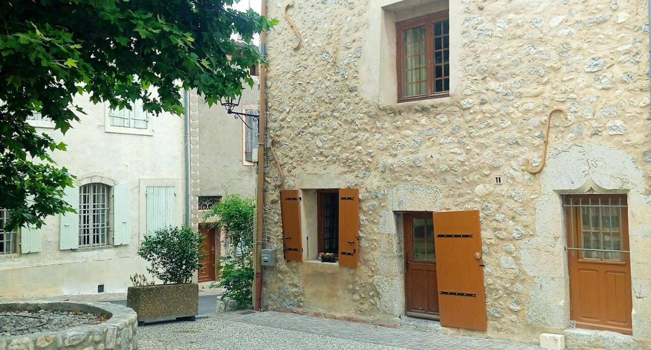Une Maison Dans Le Village Ribiers Buitenkant foto