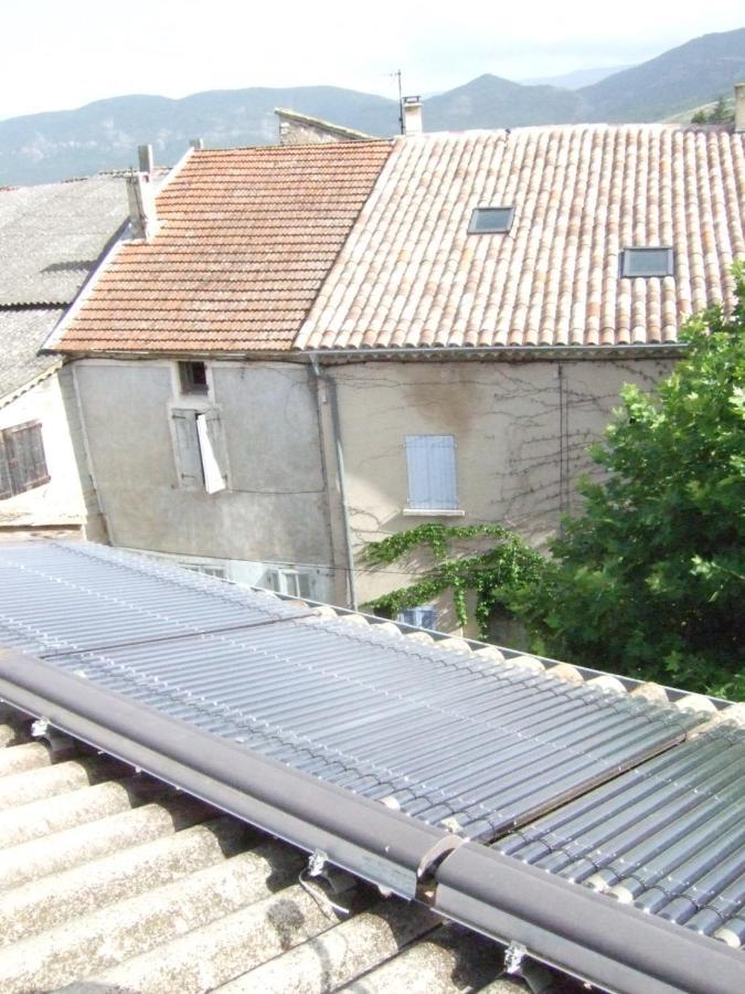 Une Maison Dans Le Village Ribiers Buitenkant foto